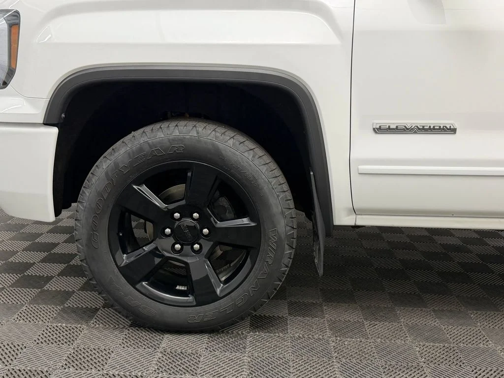 Used 2018 Summit White GMC SLE image 11