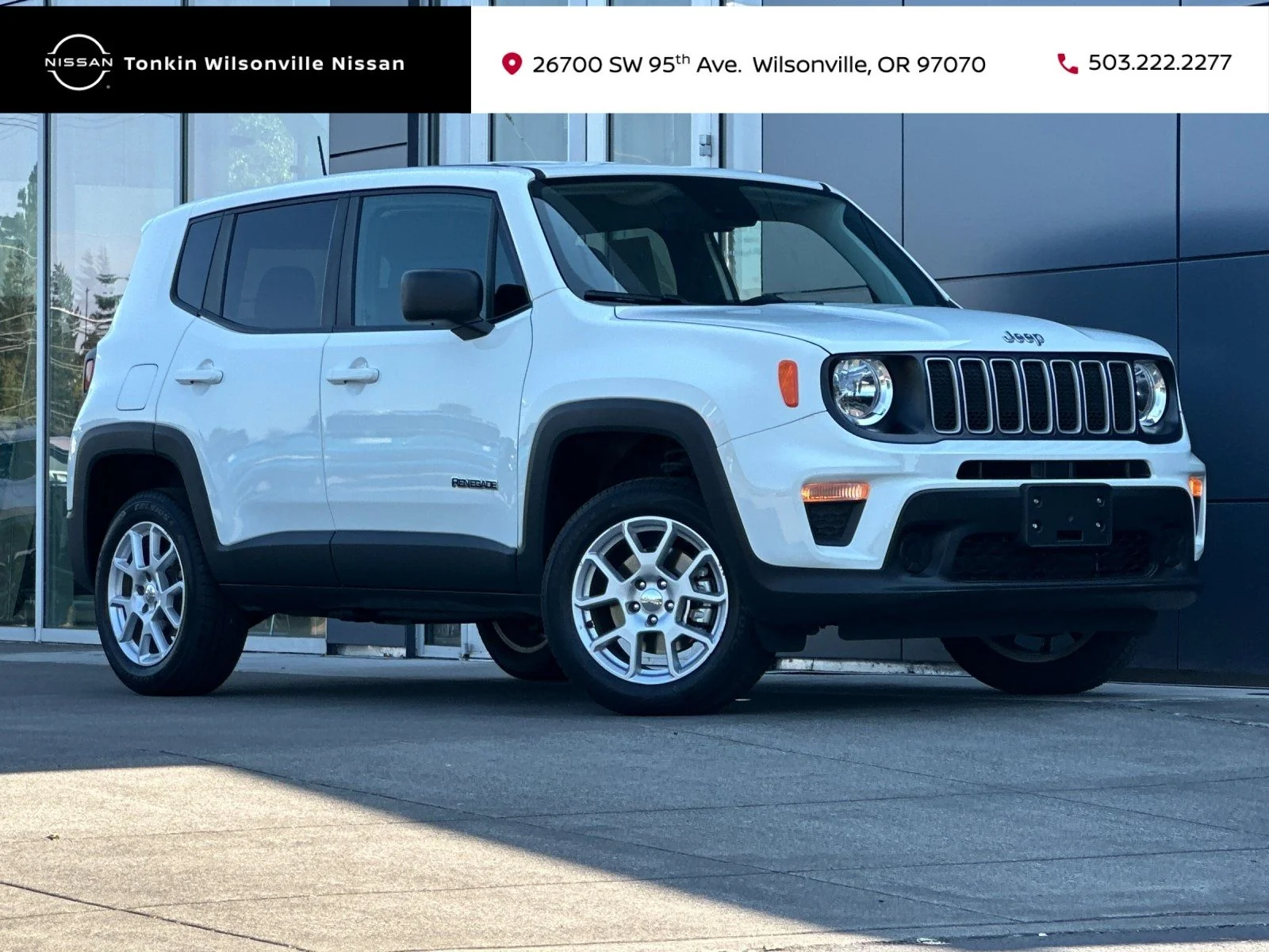 Used 2023 Alpine White Clearcoat Jeep Latitude image 1