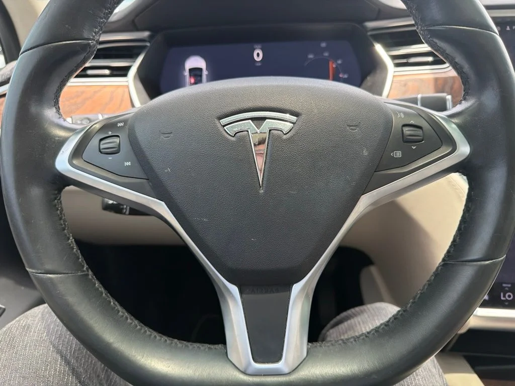 Used 2018 White Tesla 75D image 2