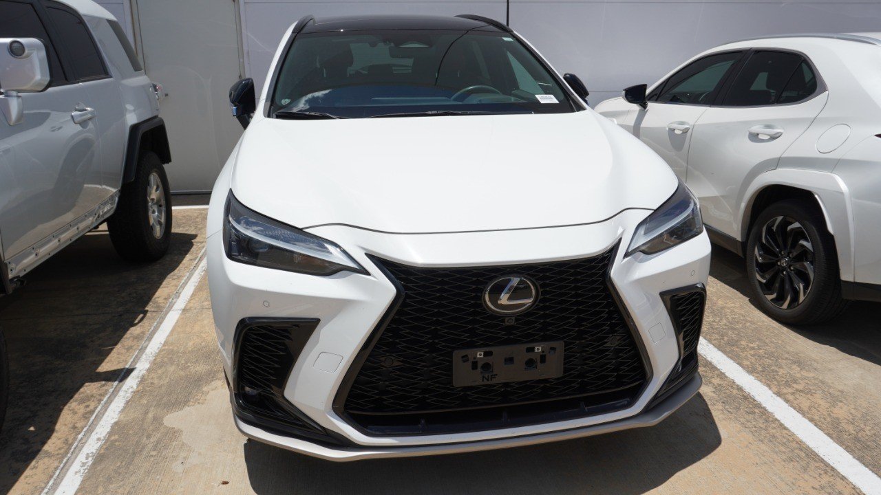 Used 2024 White Lexus NX 350 F SPORT Handling image 2