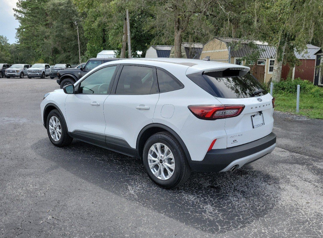 Used 2025 Oxford White Ford Active image 3