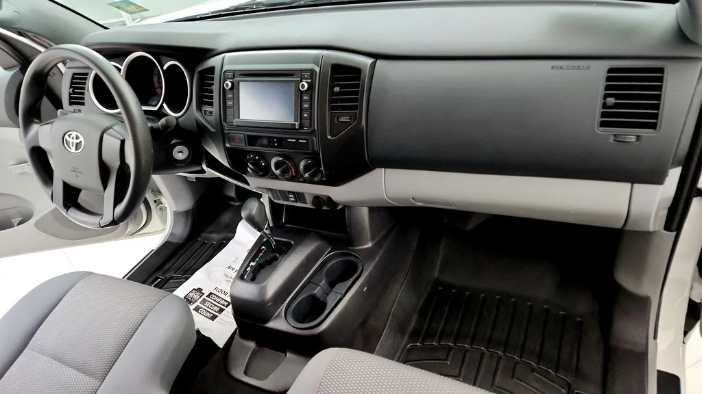 Used 2014 White Toyota Base image 15