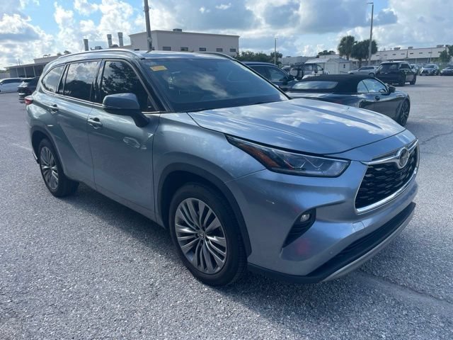 Used 2020 Moon Dust Toyota Platinum image 1