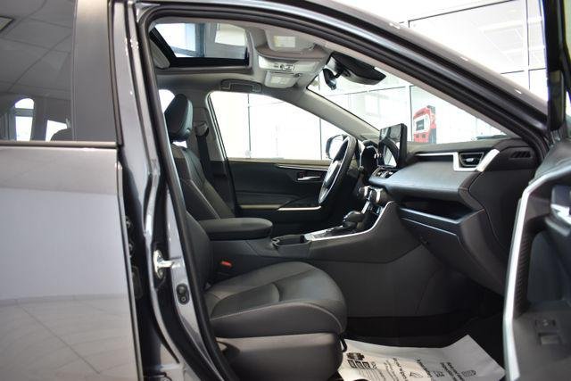 Certified Used 2025 MAGNETIC GRAY MET. Toyota  image 13
