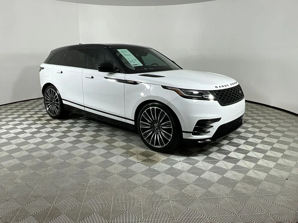 Used 2023 White Land Rover R-Dynamic S MHEV image 6