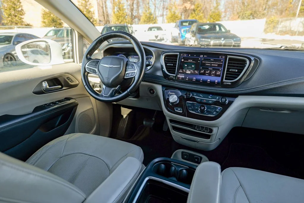 Used 2021 Bright White Clearcoat Chrysler Touring L image 33