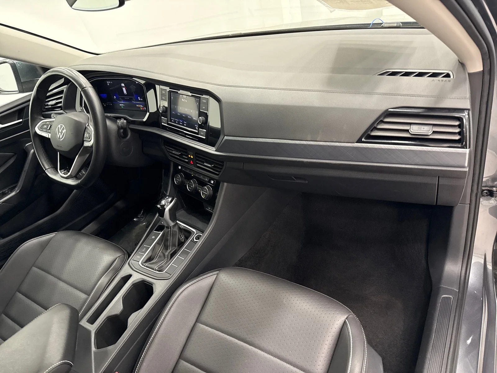 Used 2024 Platinum Gray Metallic Volkswagen SE image 46