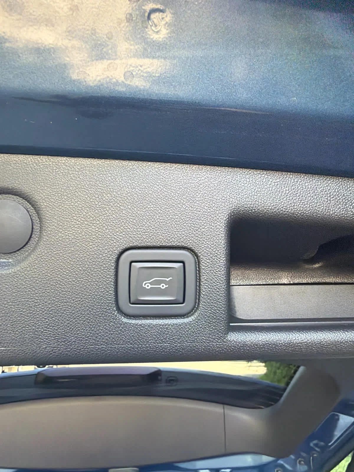 Used 2024 Lakeshore Blue Metallic Chevrolet LT image 12