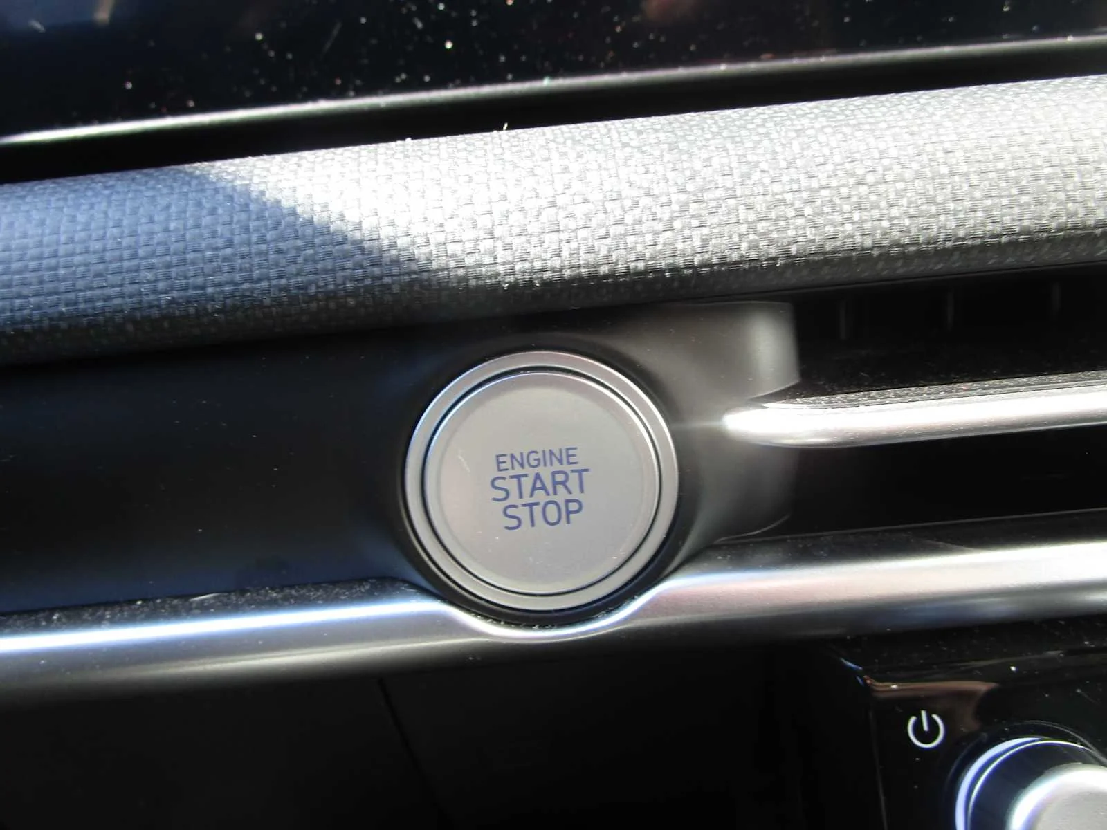Used 2025 Serenity White Pearl Hyundai SEL Convenience image 31