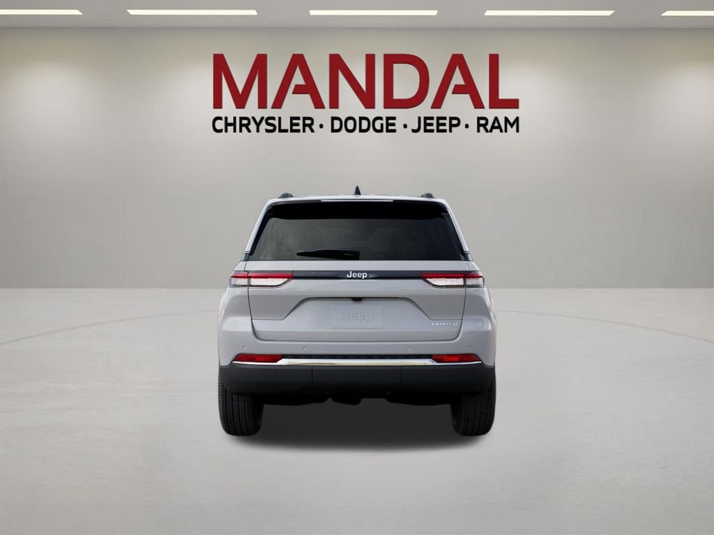 New 2026 Bright White Clear-Coat Exterior Paint Jeep Limited image 7