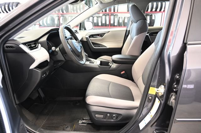 2022 Toyota RAV4 XLE - Photo 10