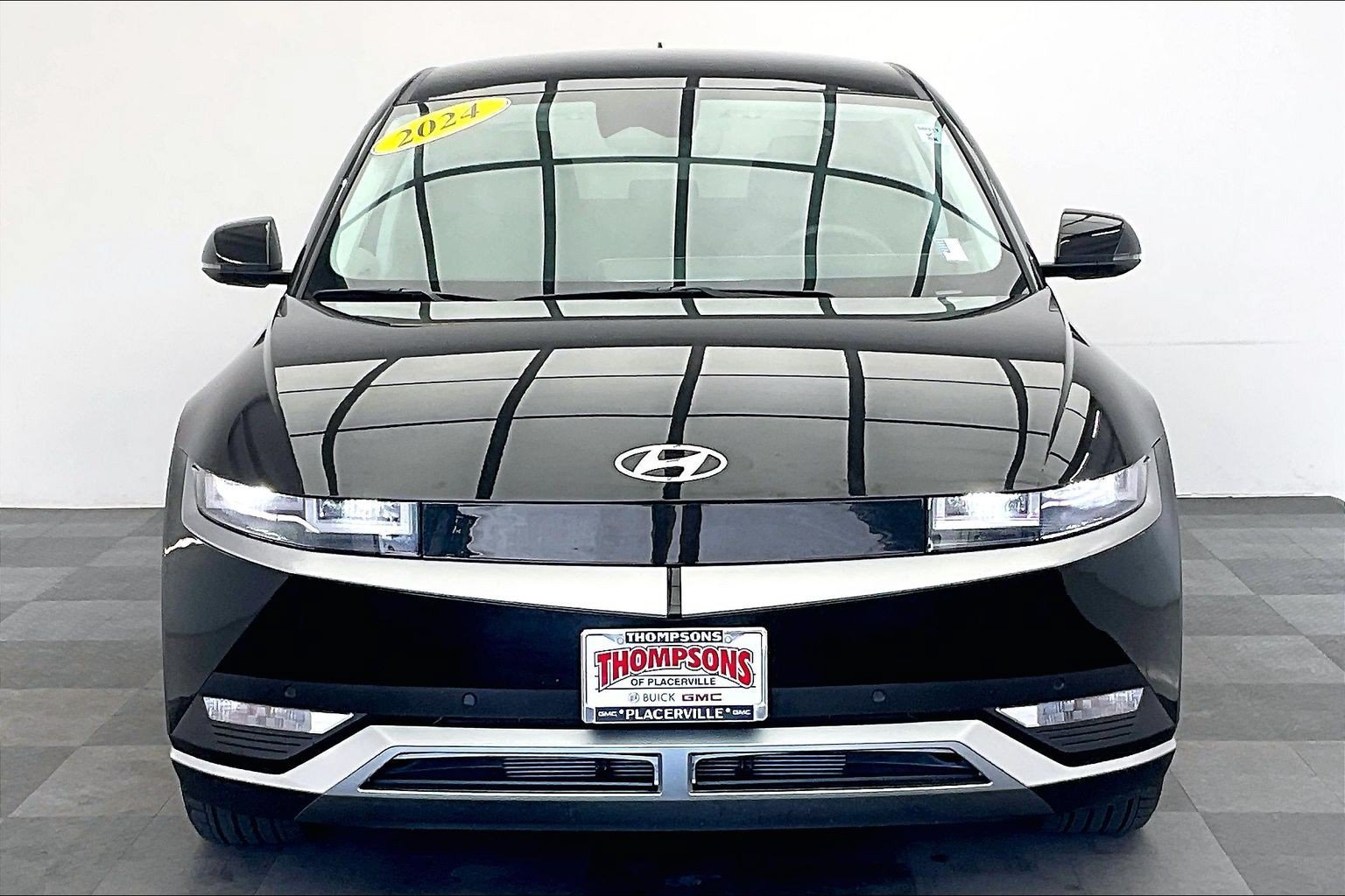 Used 2024 Abyss Black Hyundai SEL image 2