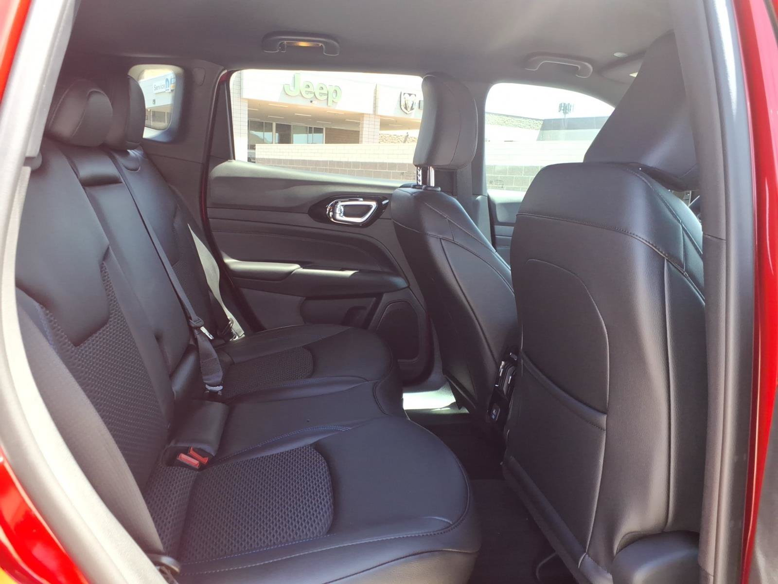New 2026 Red Hot Pearlcoat Jeep Latitude Altitude image 9