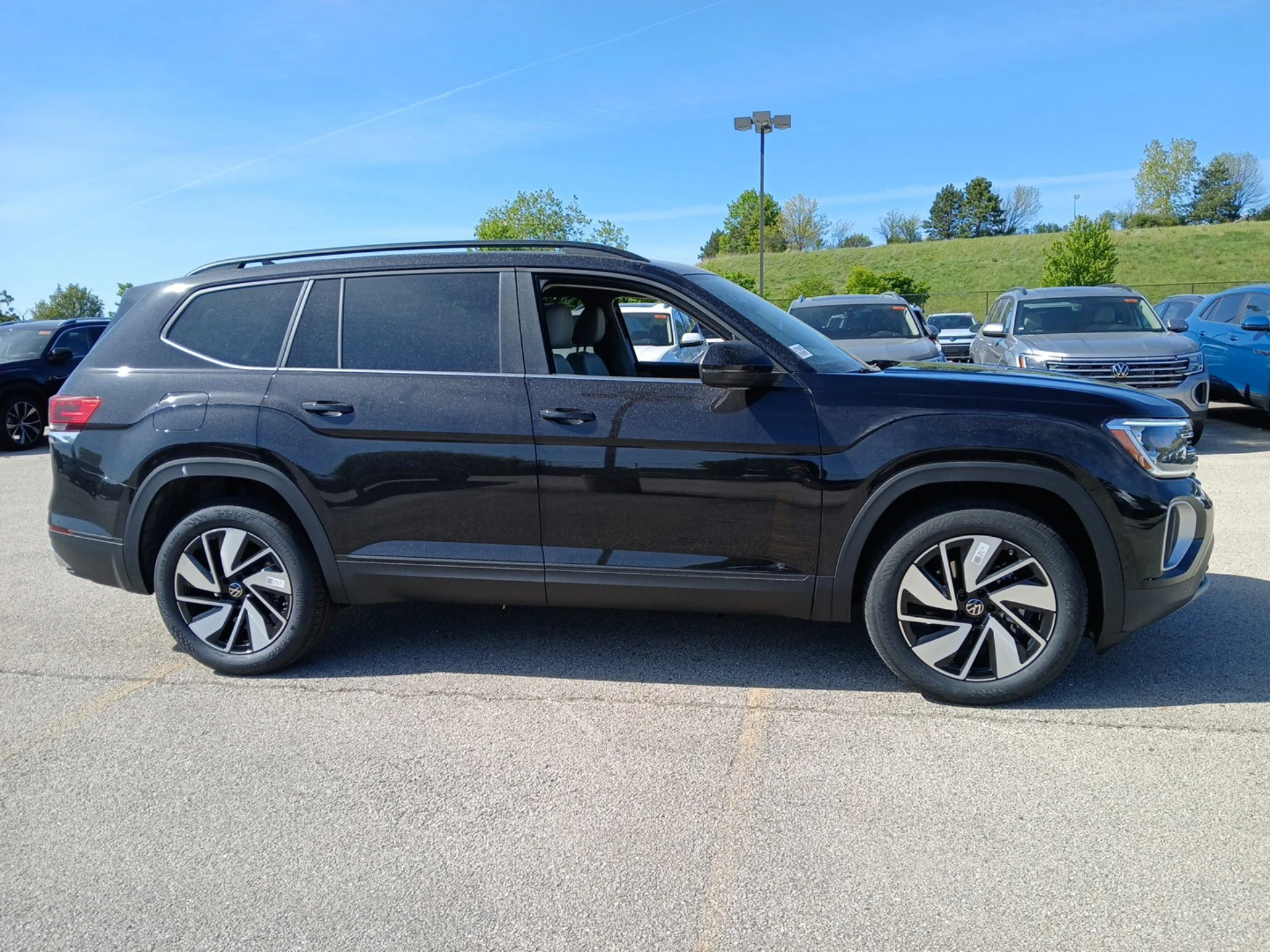 New 2026 Deep Black Pearl Volkswagen 2.0T SE W/TECHNOLOGY image 3
