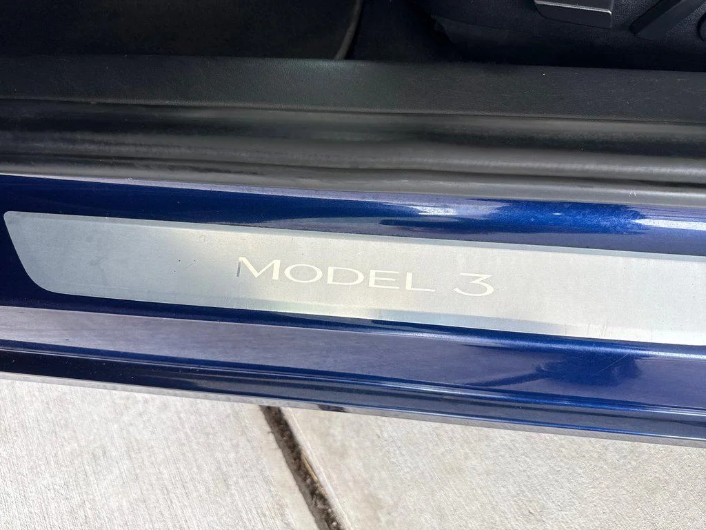 Used 2018 Deep Blue Metallic Tesla Long Range image 14
