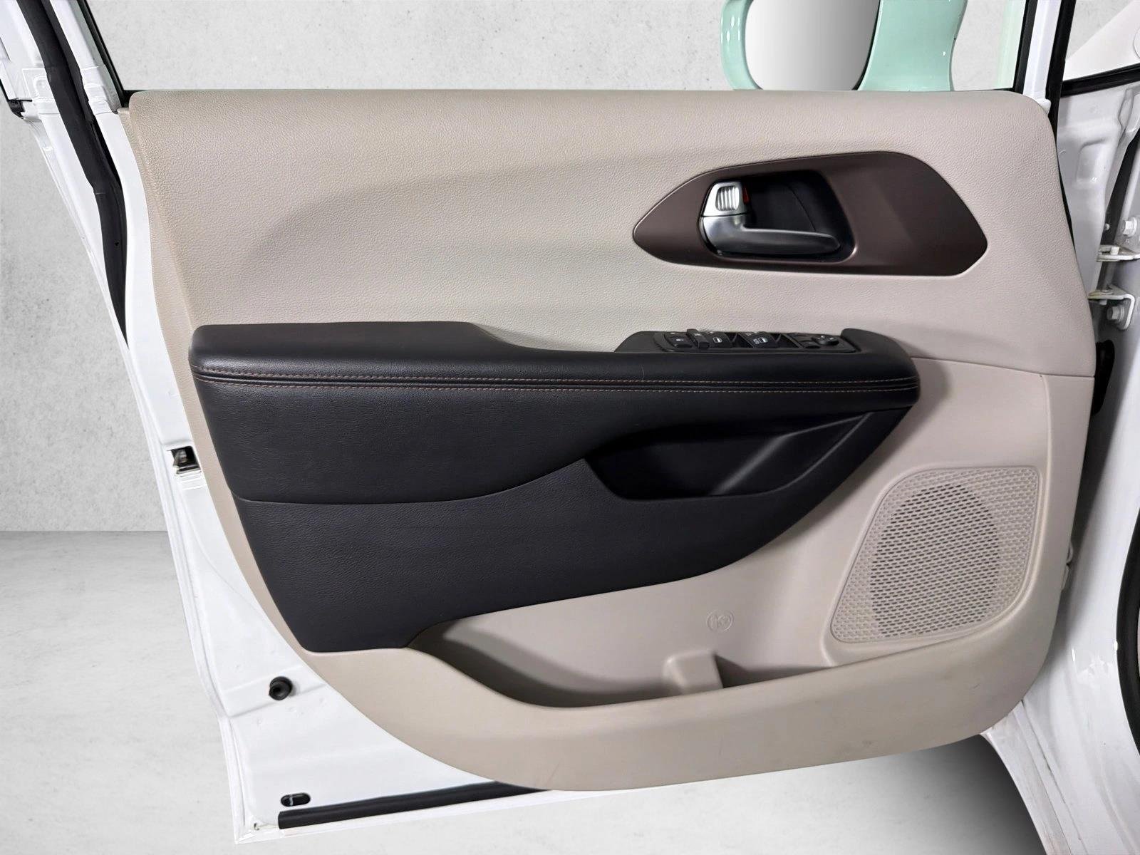 Used 2019 Blue Chrysler Touring L image 10
