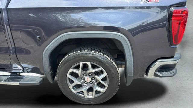 Used 2022 Silver GMC SLT image 35