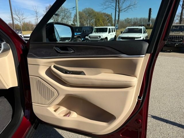 New 2025 Velvet Red Pearl-Coat Exterior Paint Jeep Limited image 36