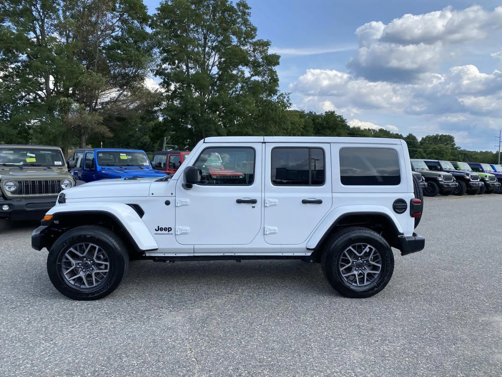 Used 2026 Bright White Clearcoat Jeep Sahara image 7