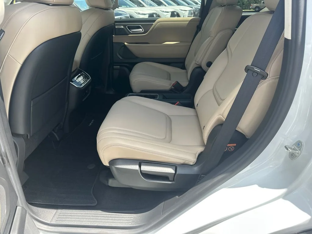 Certified Used 2026 White INFINITI PURE image 17