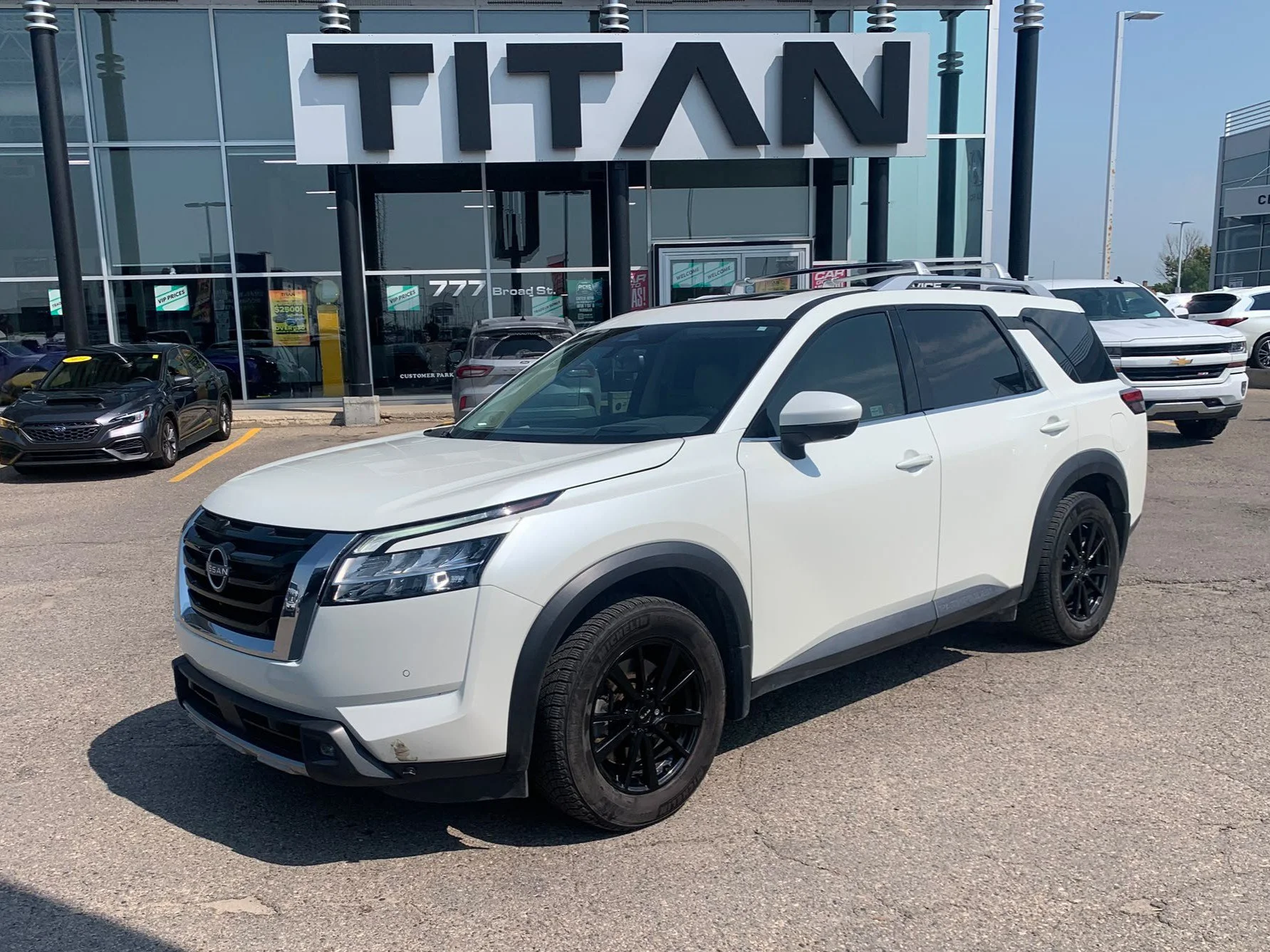 Used 2022 White Nissan SL image 2