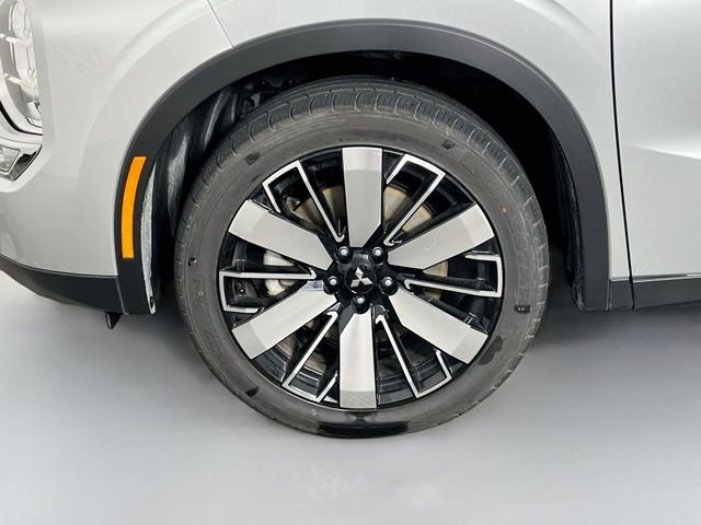 2025 Mitsubishi Outlander SE - Photo 28
