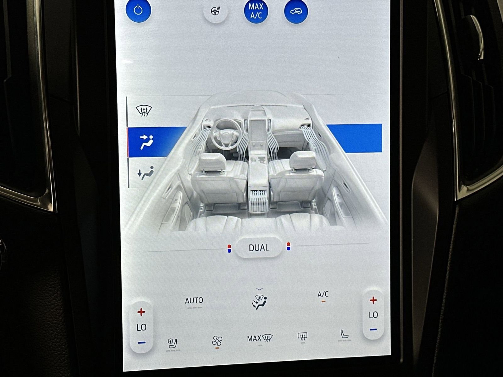 2024 Ford Edge Titanium - Photo 18