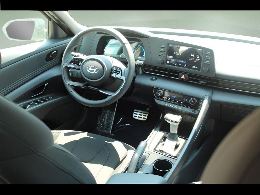 2025 Hyundai Elantra SEL - Photo 22