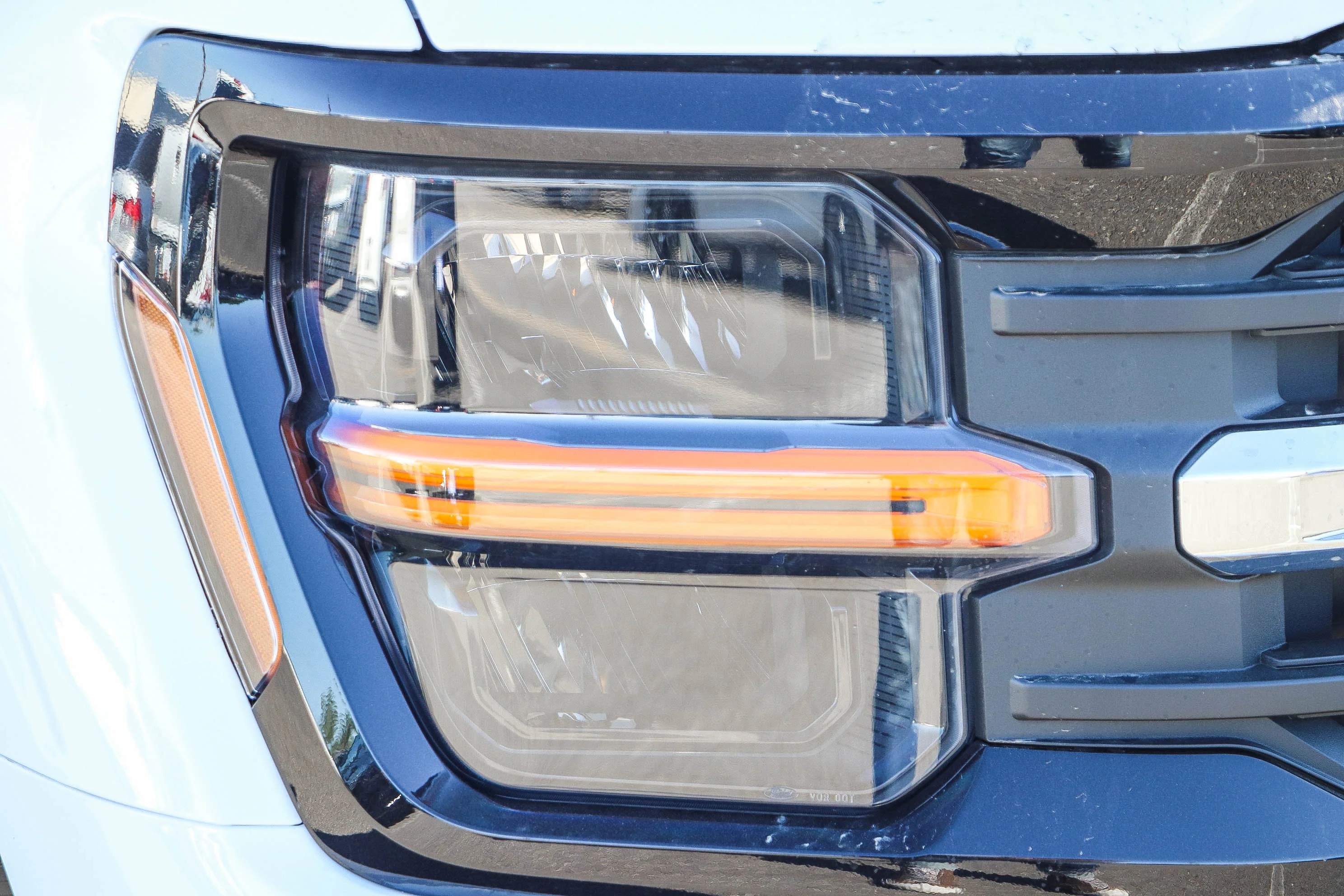New 2026 Oxford White Ford XLT image 4