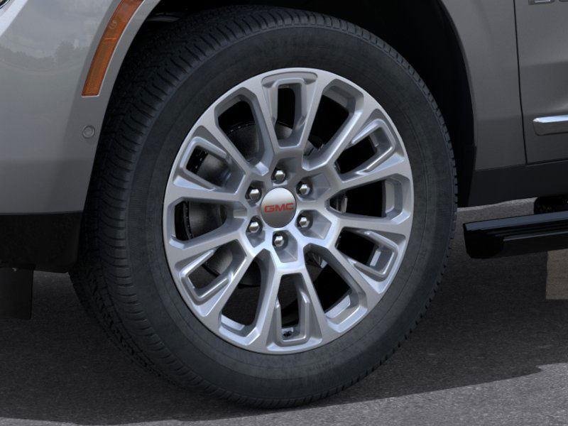 2026 GMC Yukon Denali - Photo 9