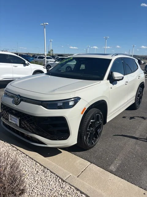 2026 Volkswagen Tiguan 2.0T SEL R-Line Turbo 4Motion's photo