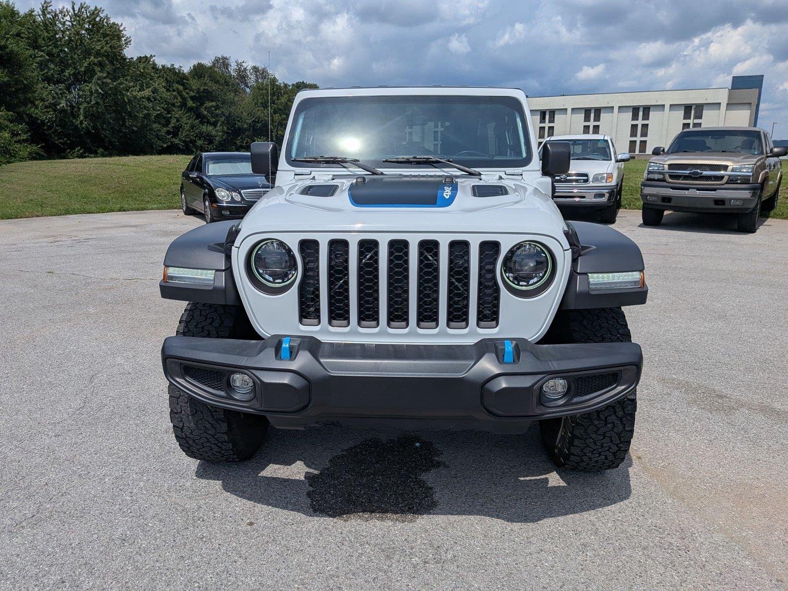 Used 2023 Bright White Clearcoat Jeep Rubicon image 8