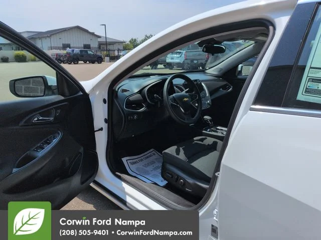 Used 2024 Summit White Chevrolet  image 9