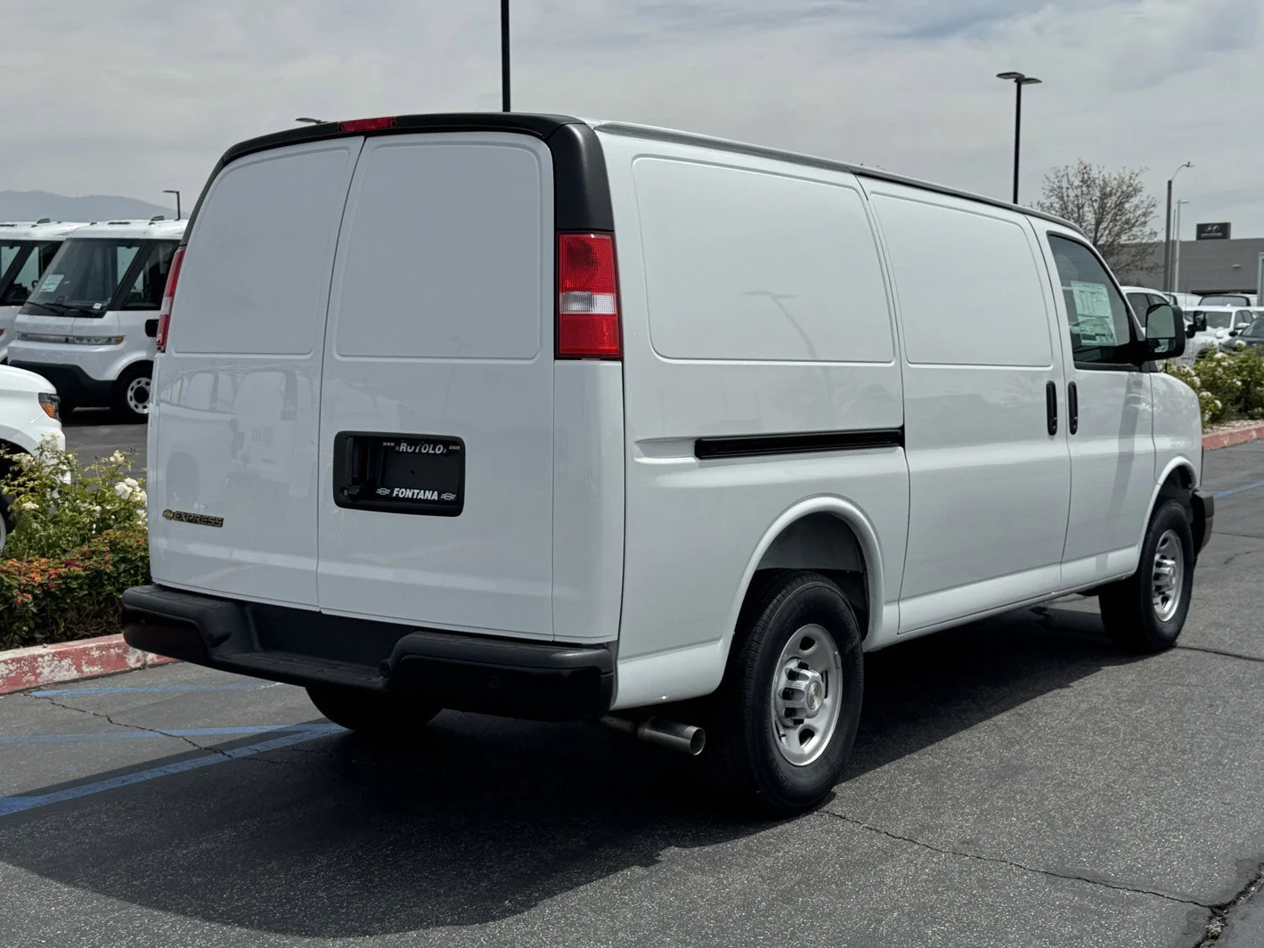 New 2026 Summit White Chevrolet WT image 6