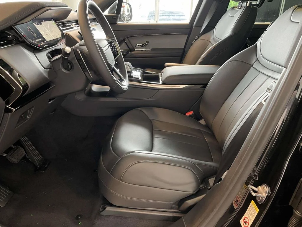 New 2026 Santorini Black Land Rover SE image 14