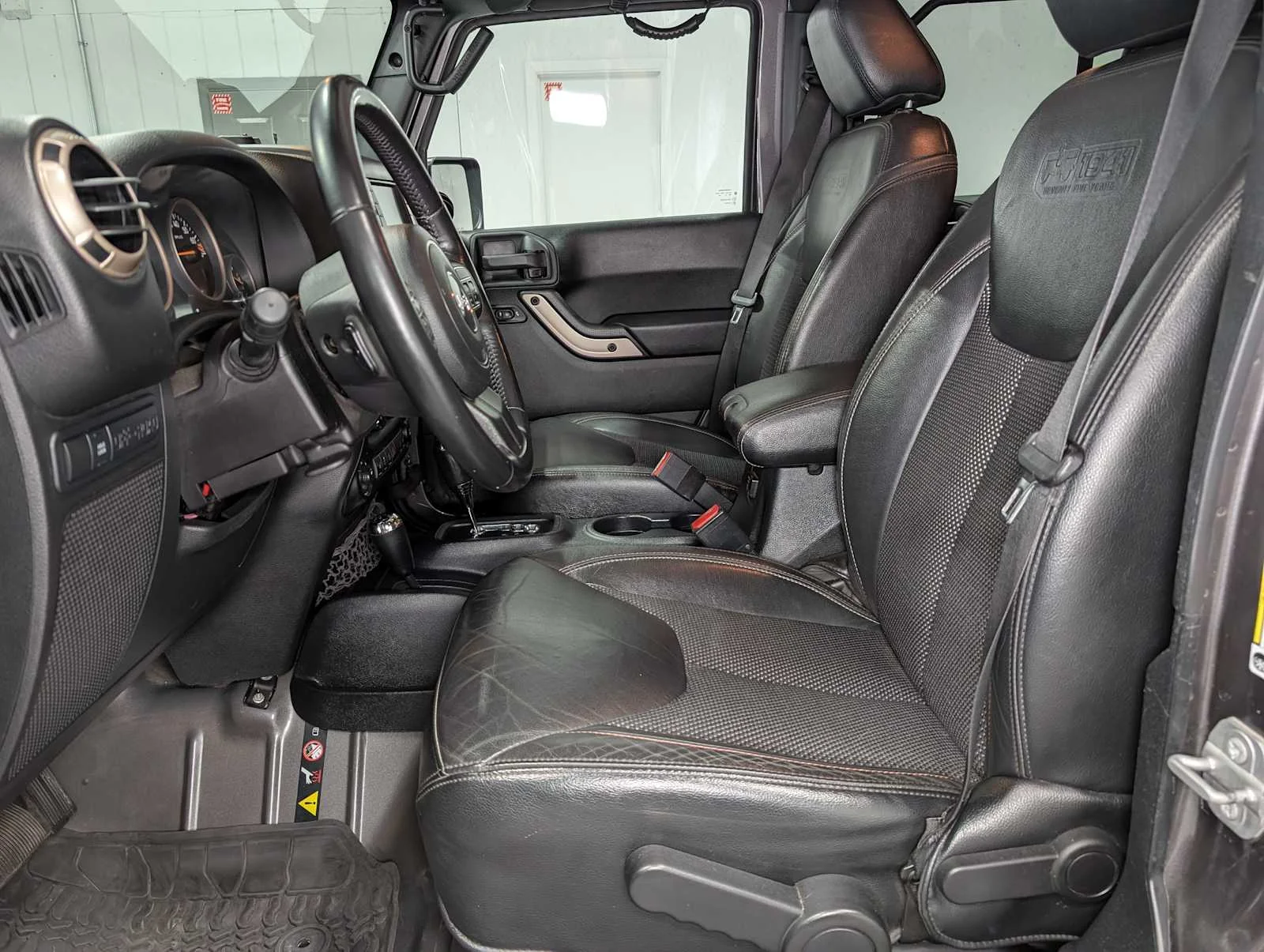Used 2016 Granite Crystal Metallic Clearcoat Jeep 75th Anniversary image 4