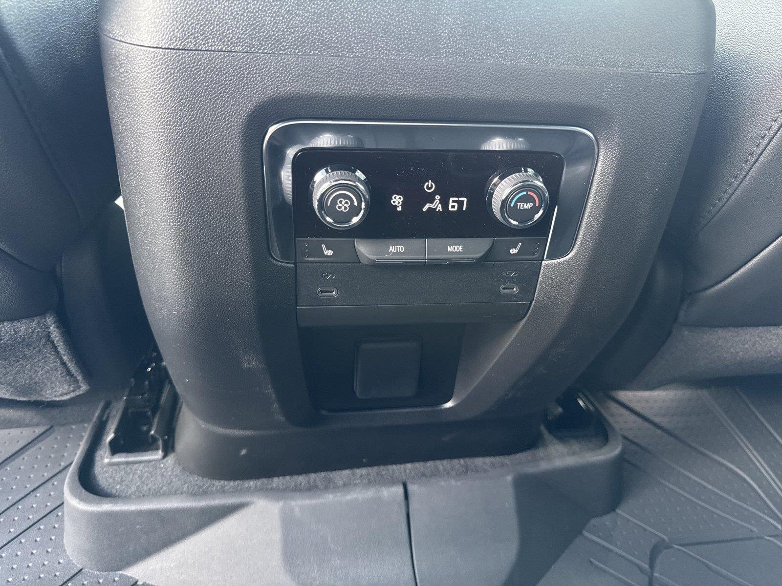 Used 2026 Polar White Tricoat Chevrolet Premier image 32