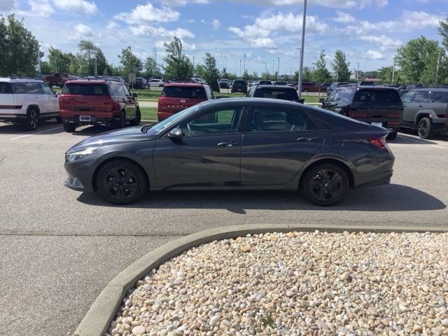 Used 2021 Gray Hyundai SEL image 2
