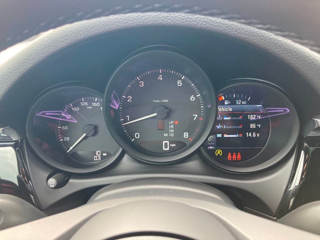 2026 Porsche Macan - Photo 8