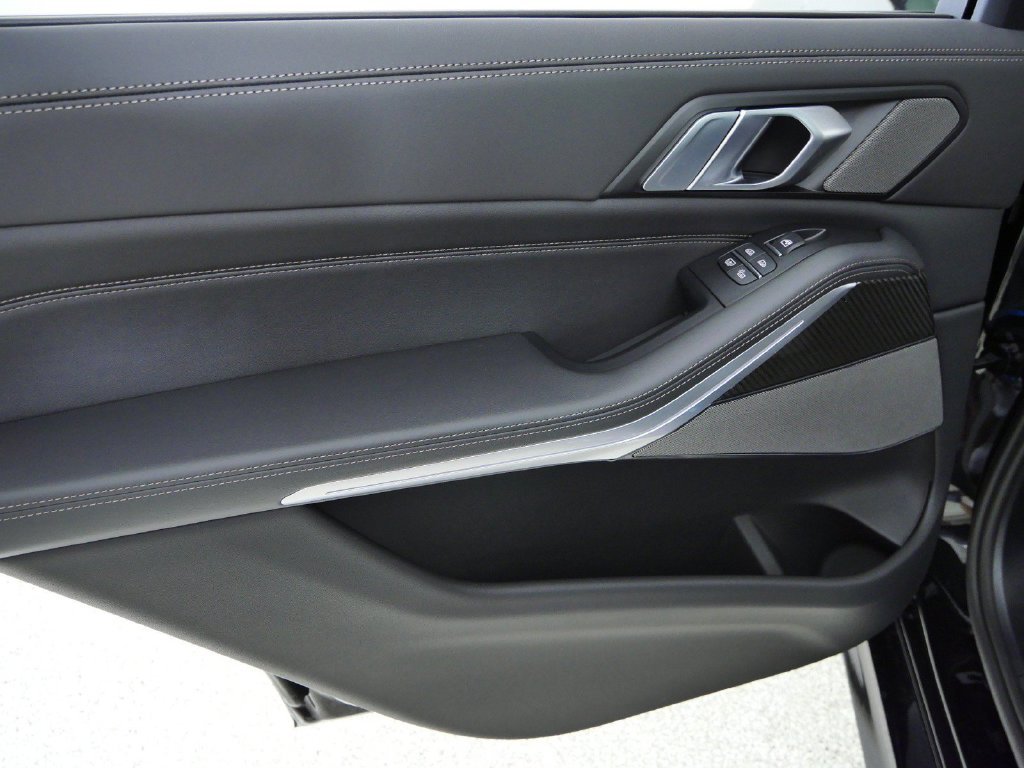 New 2027 Black Sapphire Metallic BMW M60i image 33