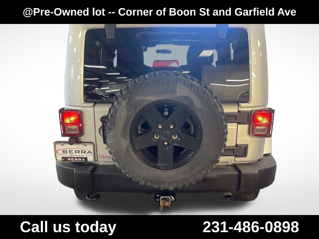 Used 2012 Silver Jeep Sahara image 4