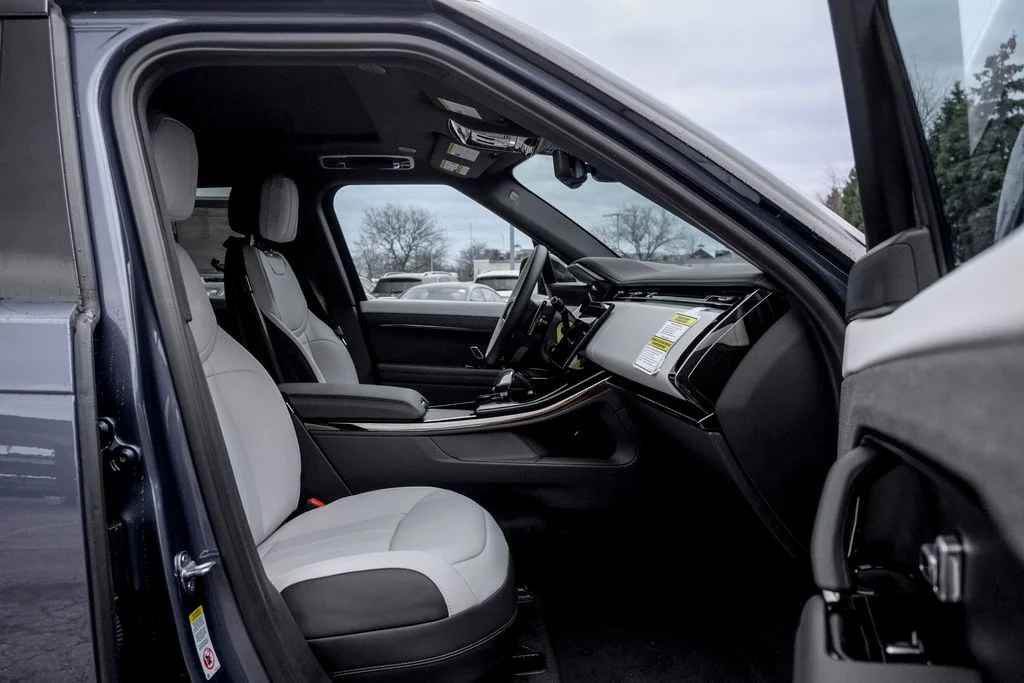 New 2026 Varesine Blue Land Rover Dynamic SE image 22
