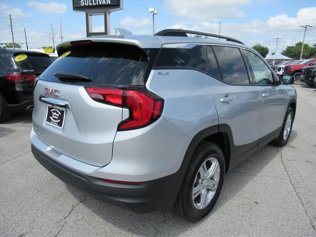 Used 2018 Silver GMC SLE image 7