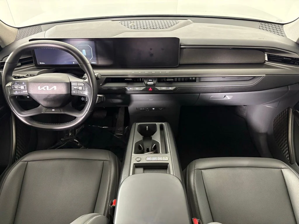 Used 2024 Ivory Kia Light image 34