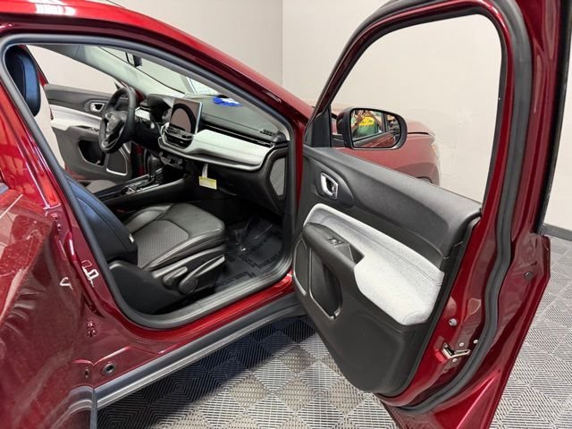 Used 2022 Velvet Jeep Latitude image 23