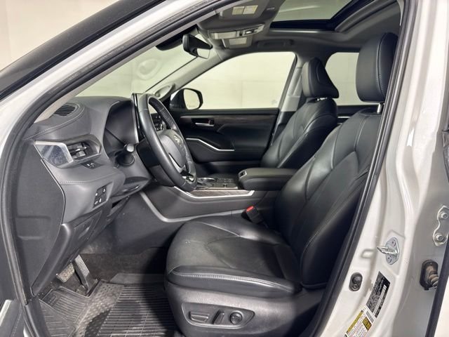 Used 2023 Pearl Toyota Limited image 11
