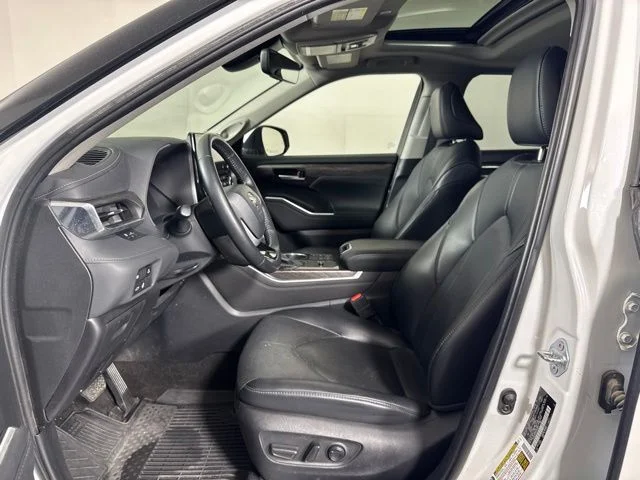 Used 2023 Wind Chill Pearl Toyota Limited image 11