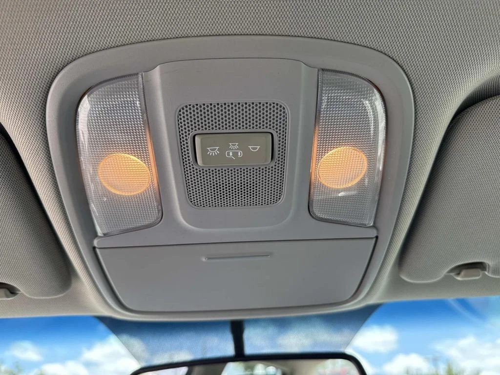 Used 2018 White Kia LX image 42