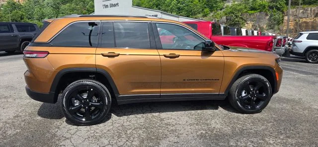 New 2026 Copper Shino Metallic Clear-Coat Exterior Paint Jeep Limited image 11