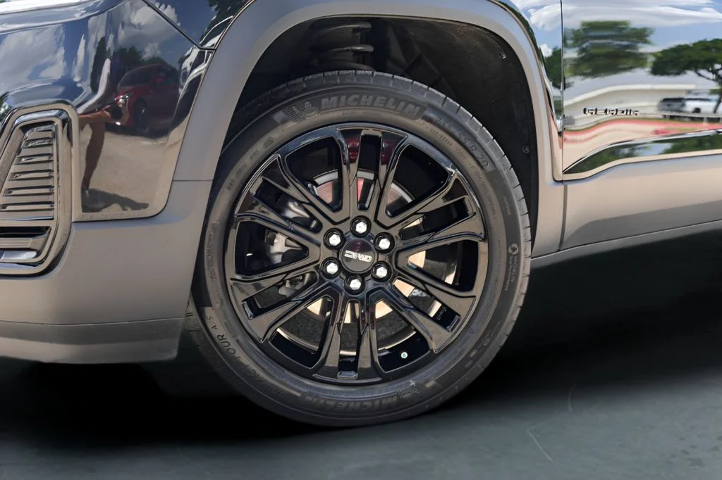 Used 2023 Black GMC SLE image 4